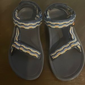 SOLD 🔴 
Kids blue Teva sandal. Worn a few times. In great condition